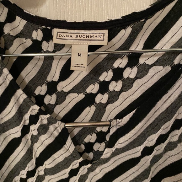 Beautiful Work Blouse w/ Gold Accent - Picture 4 of 4